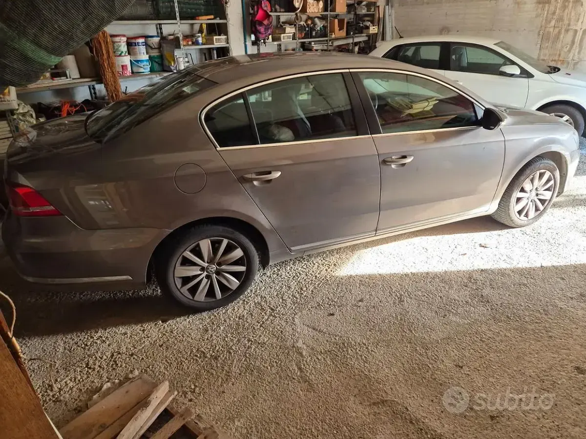 Usata VW Passat Comfortline 105 CV (77 kW) 2011 Marrone Berlina
