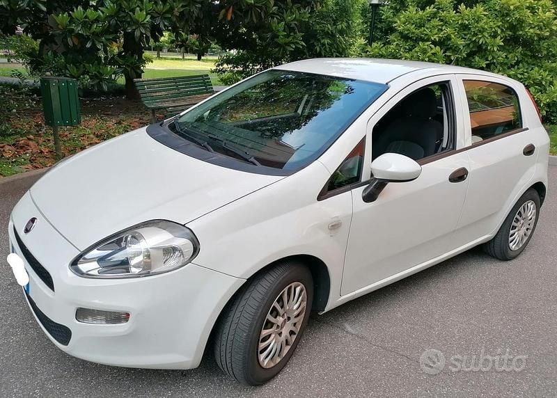 Usata Fiat Punto Street 69 CV (50 kW) 2017 Bianco Utilitaria