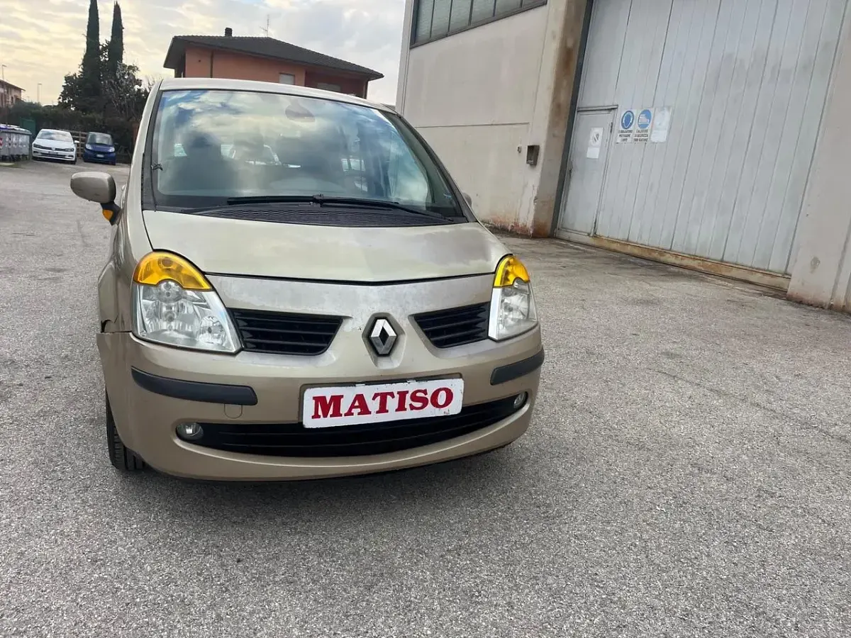 Usata Renault Modus Luxe 75 CV (55 kW) 2005 Oro Monovolume