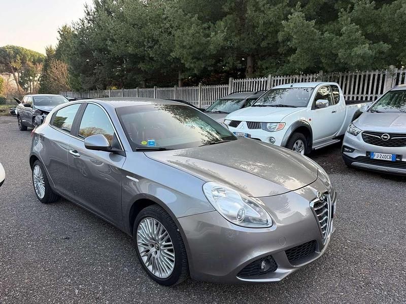 Usata Alfa Romeo Giulietta Exclusive 170 CV (125 kW) 2011 Grigio Utilitaria