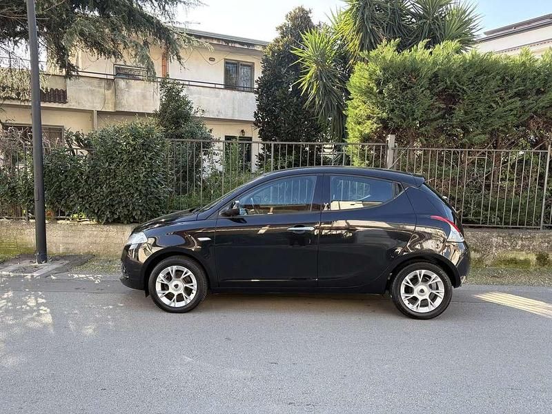 Usata Lancia Ypsilon Gold 69 CV (50 kW) 2016 Utilitaria