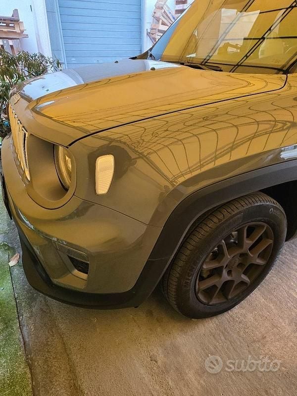 Grigio Usata 2021 Jeep Renegade SUV | 19.999 € (Buon prezzo) - Immagine 1/4