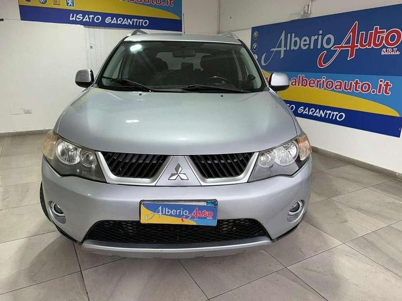 Usata Mitsubishi Outlander Instyle 140 CV (102 kW) 2007 Argento SUV