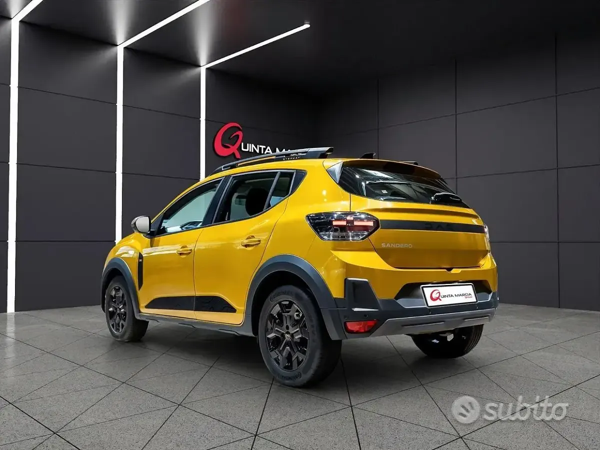 Neu Dacia Sandero Stepway 122 PS (89 kW) 2026 Limousine