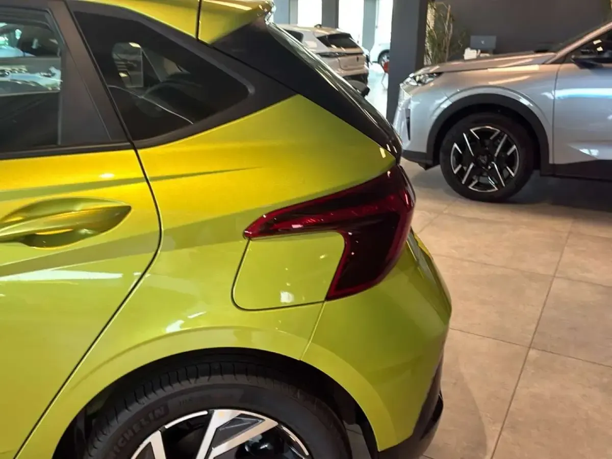 Nuova Hyundai i20 90 CV (66 kW) 2026 Verde Utilitaria