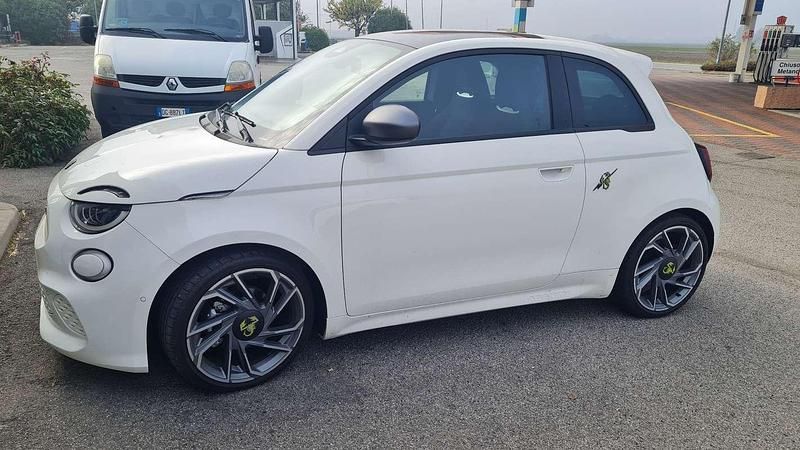 Usata Abarth 500e 114 kW (155 CV) 2023 Utilitaria