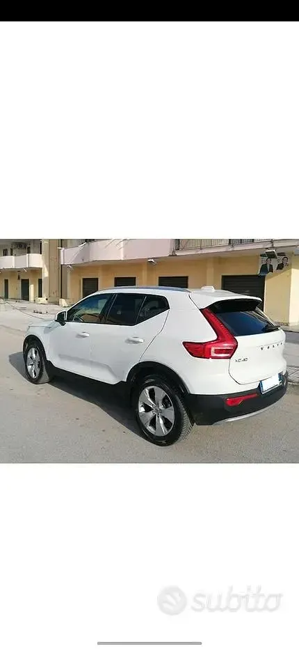 Usata Volvo XC40 Momentum 150 CV (110 kW) 2019 Bianco SUV
