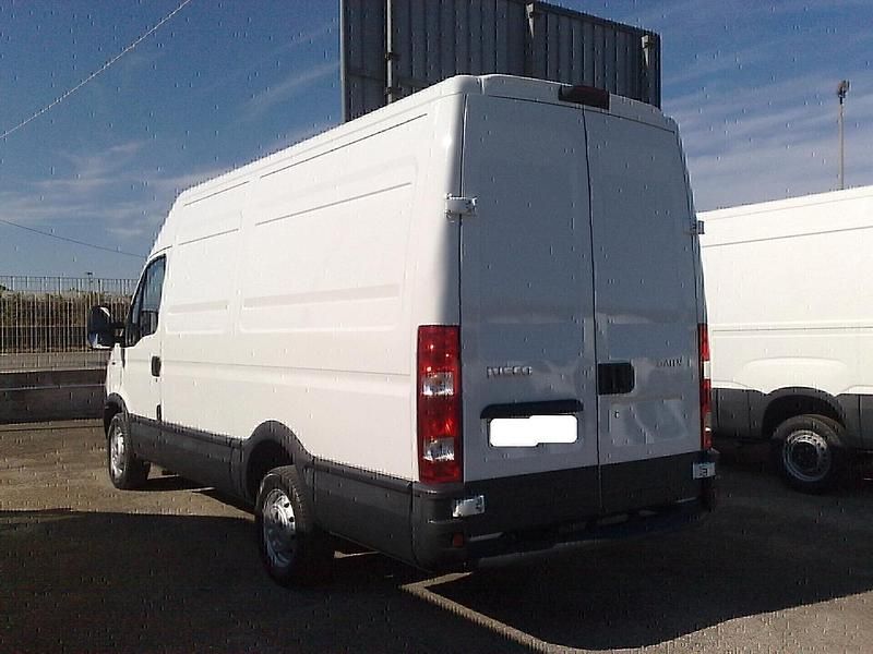 Usata Iveco Daily 145 CV (106 kW) 2013 Bianco