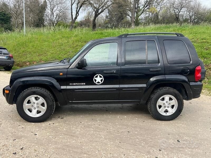 Usata Jeep Cherokee Limited 150 CV (110 kW) 2004 Nero SUV