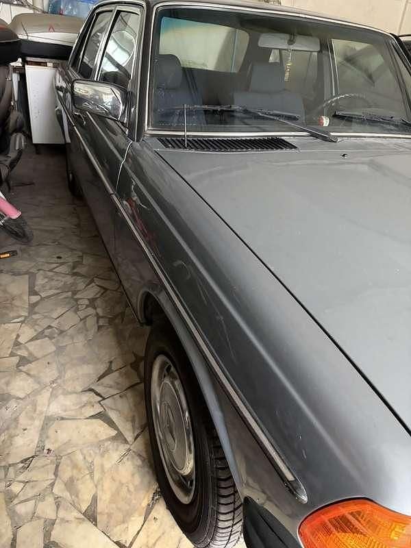 Usata Mercedes E240 72 CV (52 kW) 1984 Berlina