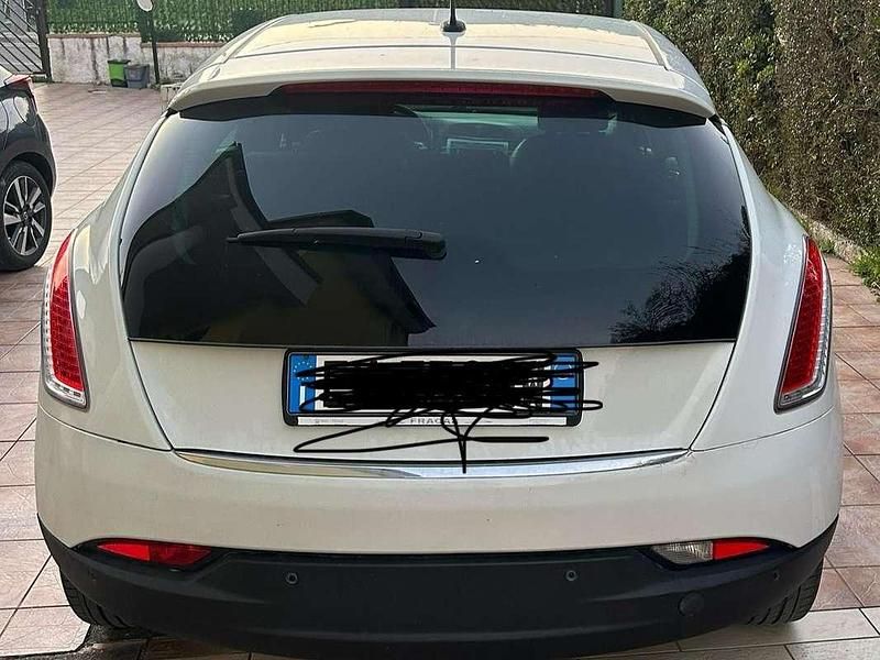 Usata Lancia Delta Gold 120 CV (88 kW) 2011 Bianco Utilitaria