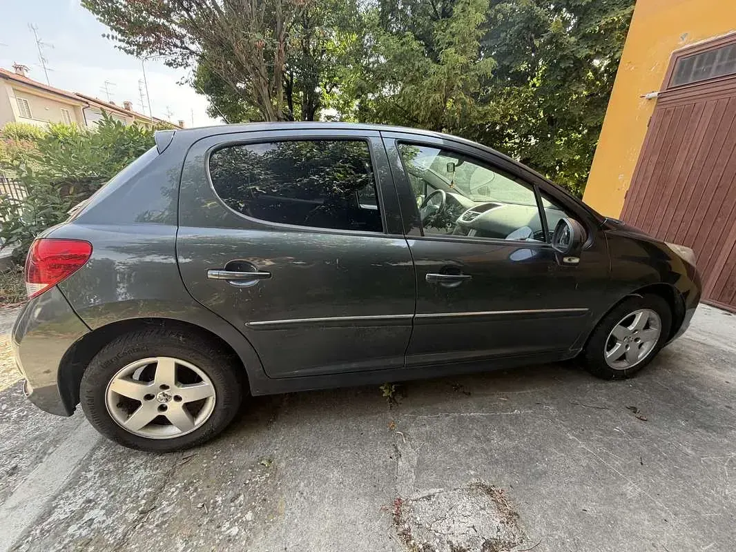 Usata Peugeot 207 68 CV (50 kW) 2012 Grigio Berlina