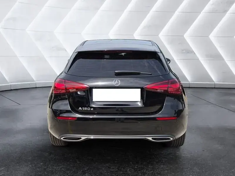 Usata Mercedes A180 Advanced 116 CV (85 kW) 2024 Nero Utilitaria