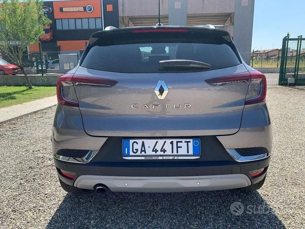 Usata Renault Captur Intens 101 CV (74 kW) 2020 Grigio SUV