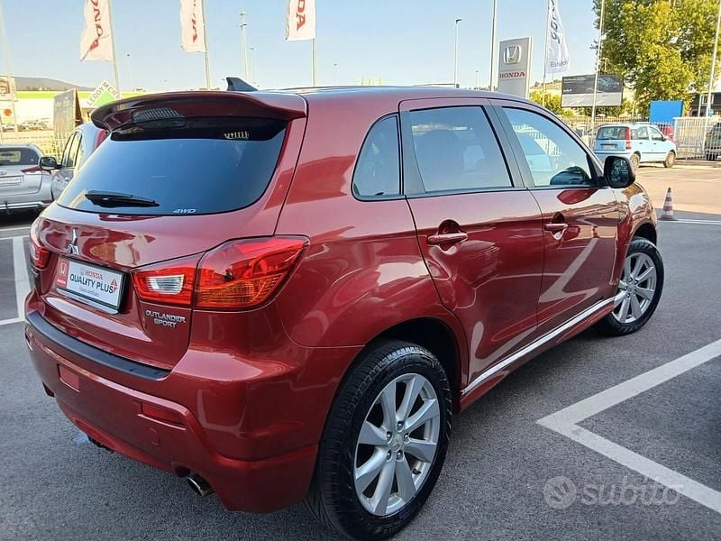 Usata Mitsubishi Outlander 149 CV (109 kW) 2013 Rosso SUV