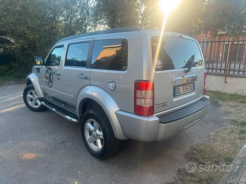 Usata Dodge Nitro 177 CV (130 kW) 2007 Grigio SUV