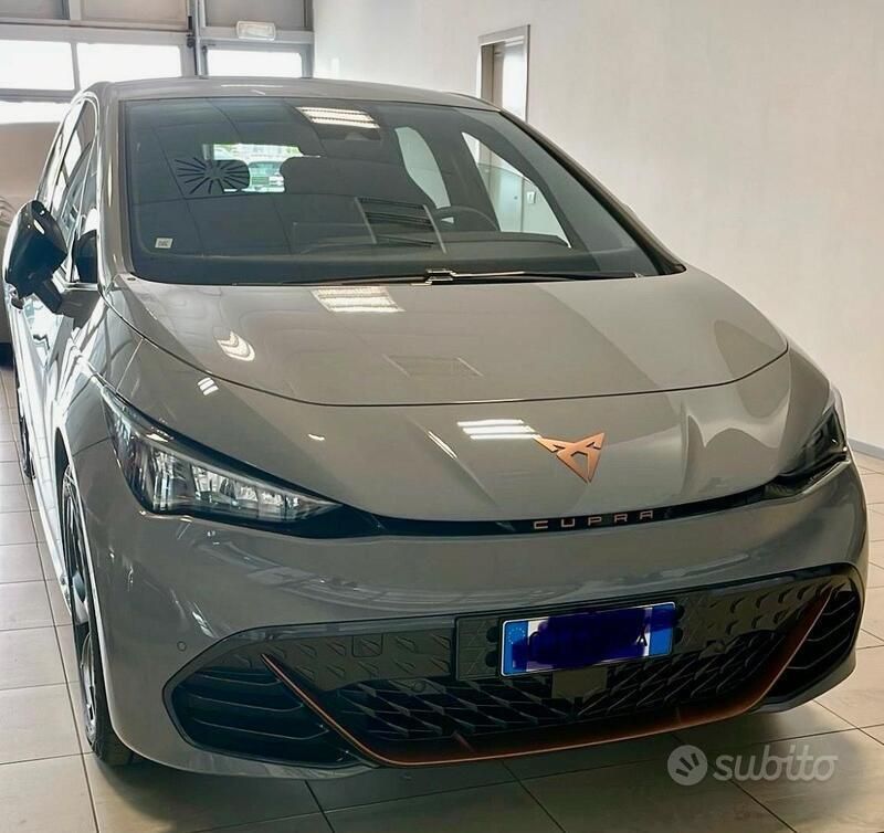 Grigio Usata 2022 Cupra Born Due volumi | 24.000 € (Cara) - Immagine 1/4