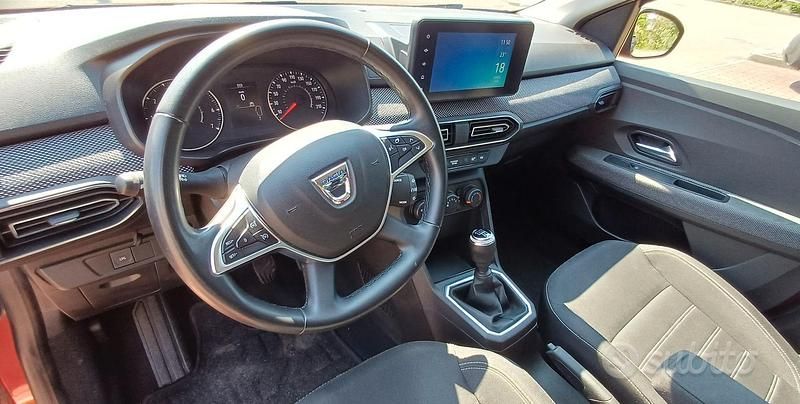 Usata Dacia Sandero Comfort 101 CV (74 kW) 2021 Rosso Berlina