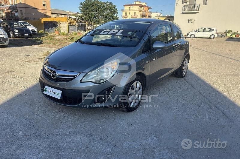 Usata Opel Corsa Edition 86 CV (63 kW) 2013 Grigio Berlina