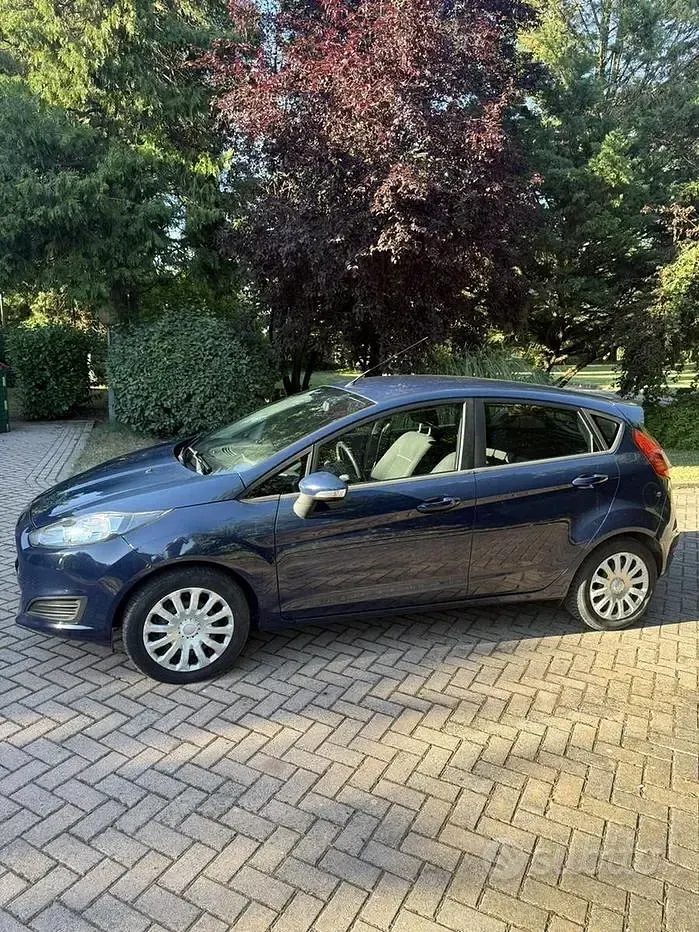 Usata Ford Fiesta 75 CV (55 kW) 2017 Bluazzurro Utilitaria