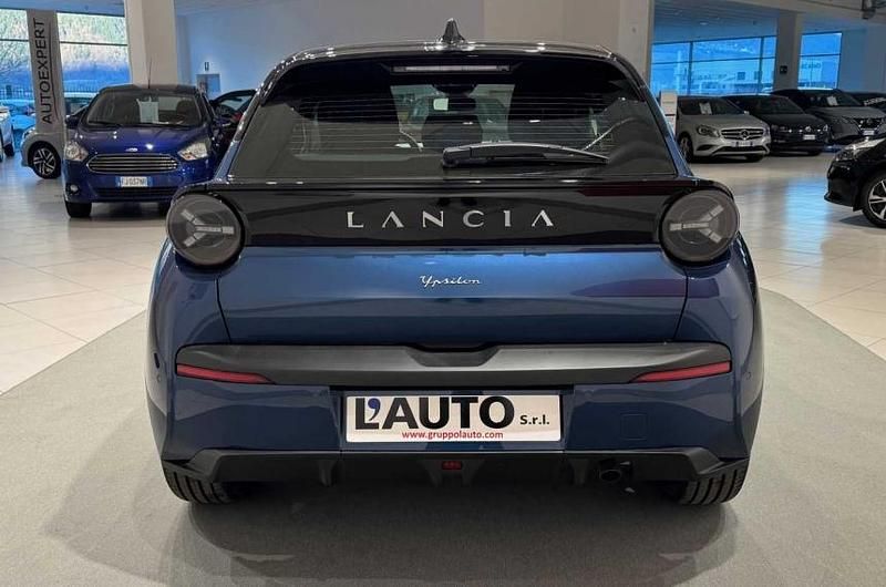 Usata Lancia Ypsilon 101 CV (74 kW) 2024 Verde Utilitaria