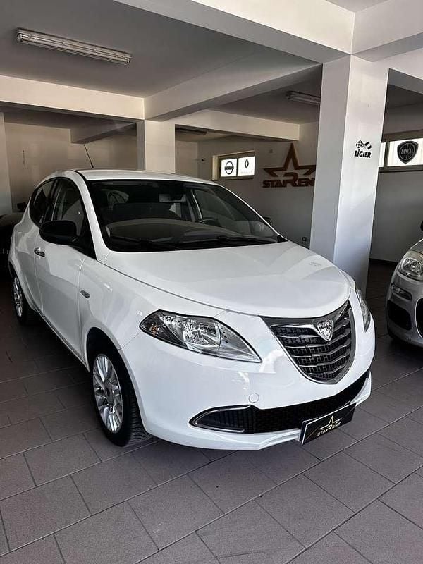 Bianco Usata 2014 Lancia Ypsilon S Due volumi | 6499 € (Buon prezzo) - Immagine 1/4