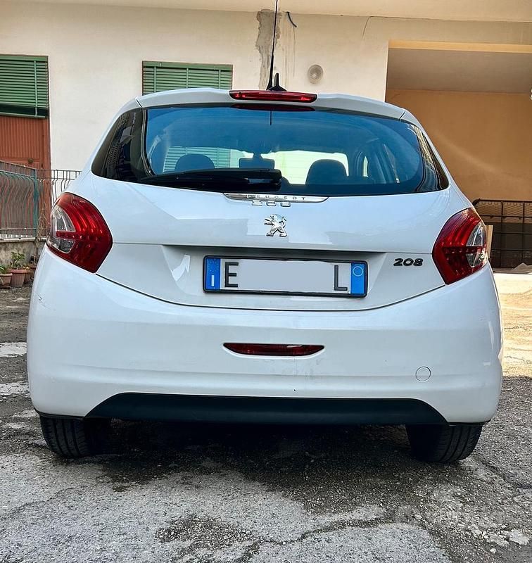 Usata Peugeot 208 Allure 68 CV (50 kW) 2014 Bianco Utilitaria