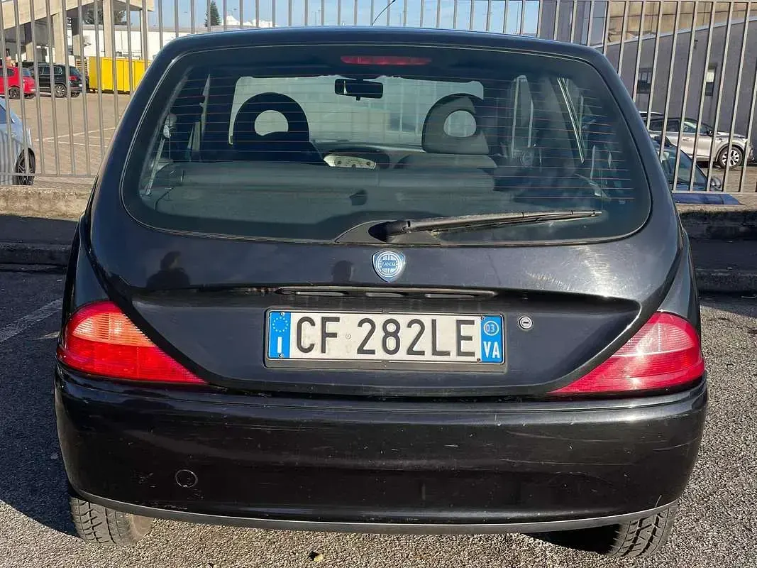 Usata Lancia 2000 60 CV (44 kW) 2003 Nero Berlina
