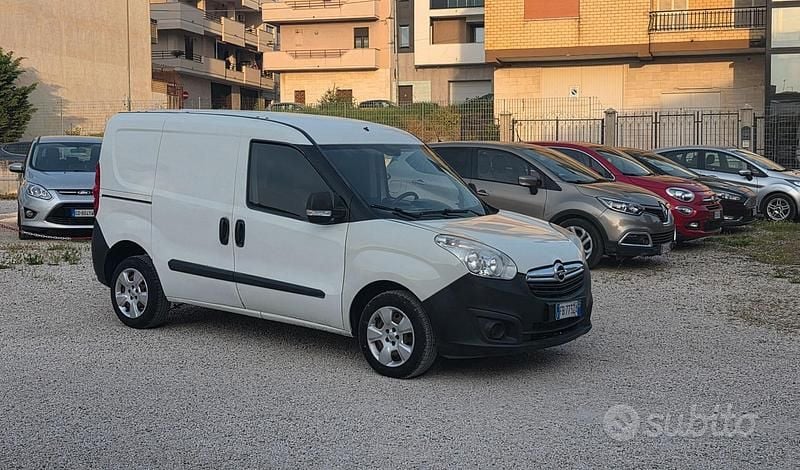Usata Opel Combo 105 CV (77 kW) 2015 Bianco Monovolume