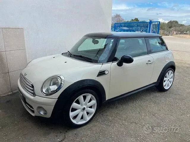 Usata Mini Cooper D 109 CV (80 kW) 2009 Beige Utilitaria