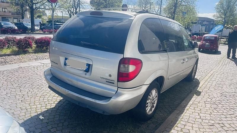Usata Chrysler Voyager 2008 Grigio Monovolume