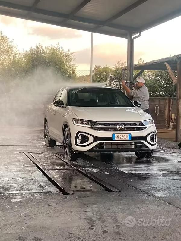 Usata VW T-Roc R-line 150 CV (110 kW) 2023 Bianco SUV