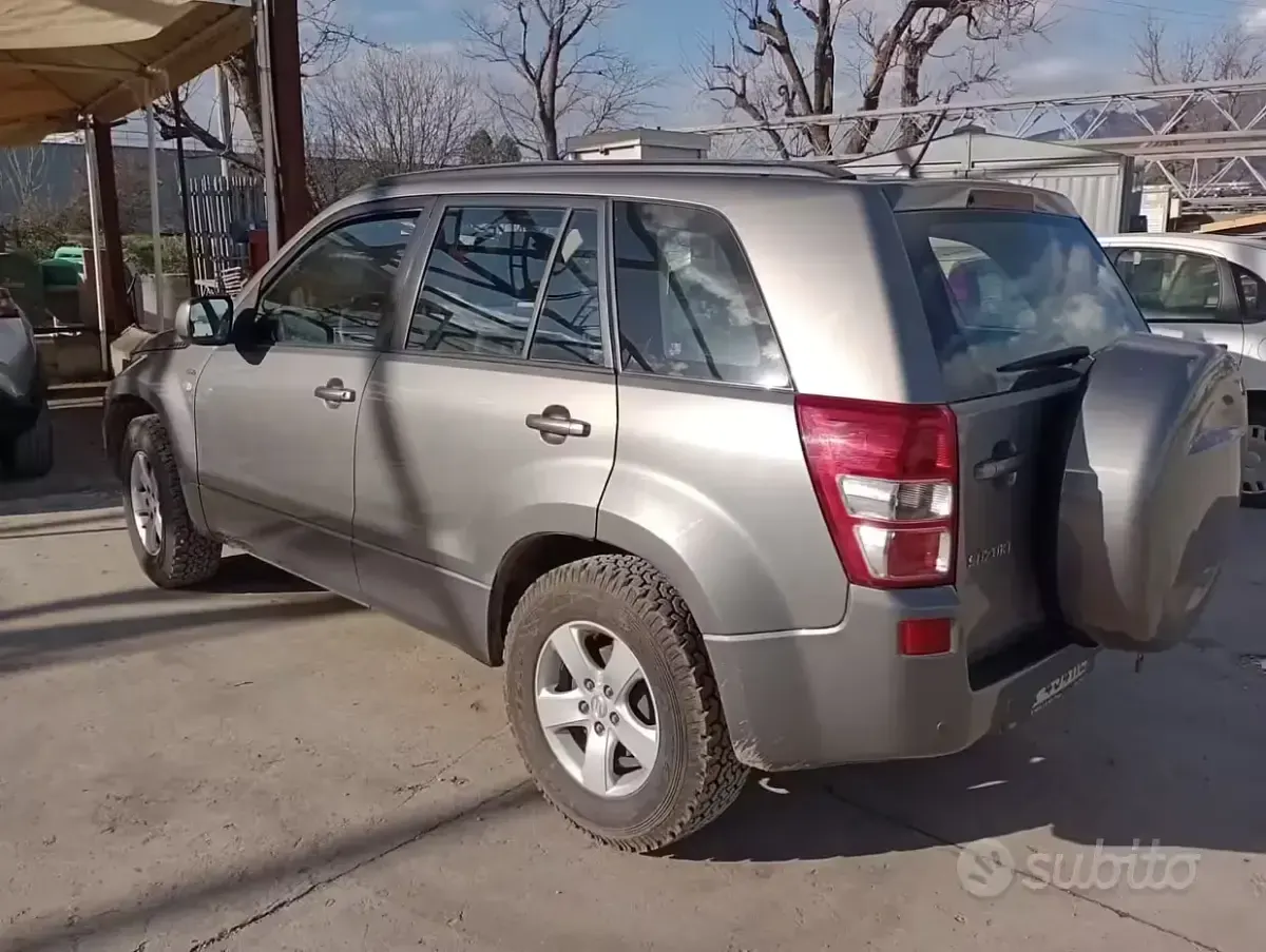 Usata Suzuki Grand Vitara 129 CV (94 kW) 2006 Grigio SUV