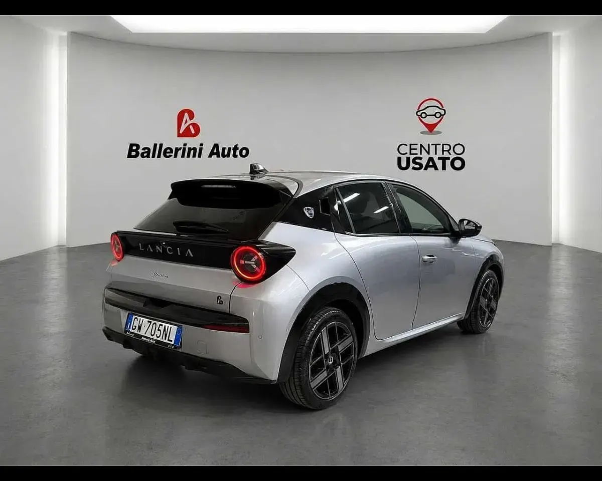 Usata Lancia Ypsilon 74 kW (101 CV) 2024 Utilitaria