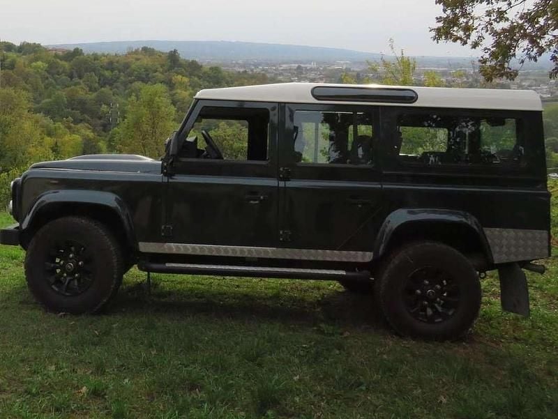 Usata Land Rover Defender SE 122 CV (89 kW) 2009 Verde Station wagon