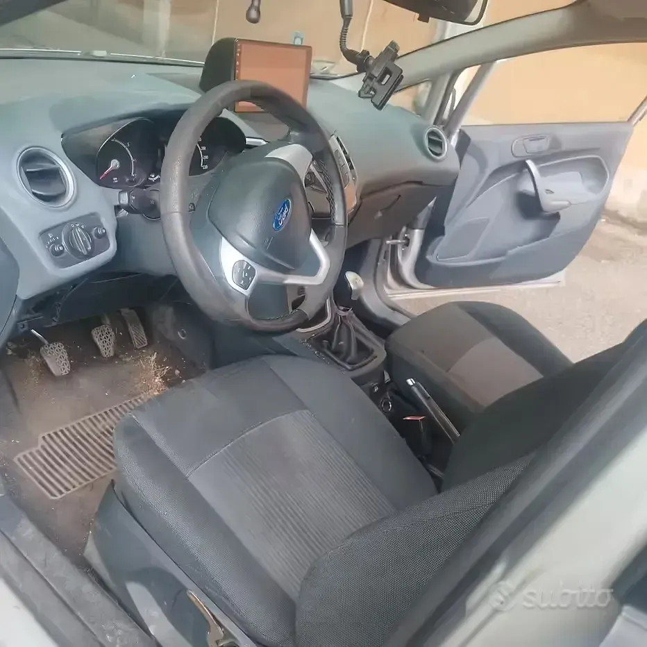 Usata Ford Fiesta 82 CV (60 kW) 2011 Grigio Berlina
