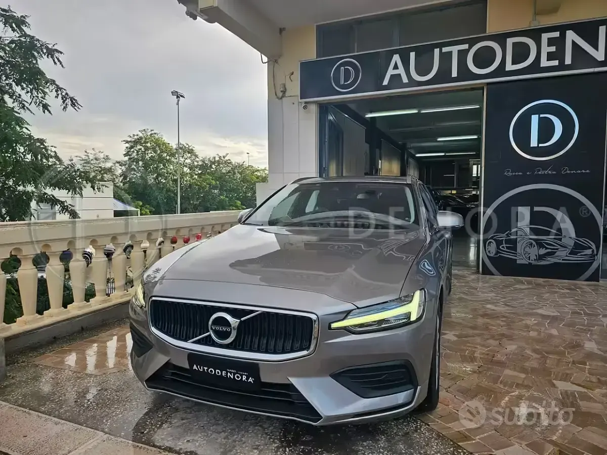 Usata Volvo V60 150 CV (110 kW) 2020 Marrone Station wagon