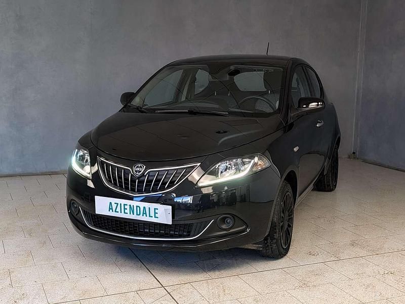 Usata Lancia Ypsilon Silver 70 CV (51 kW) 2023 Nero Utilitaria