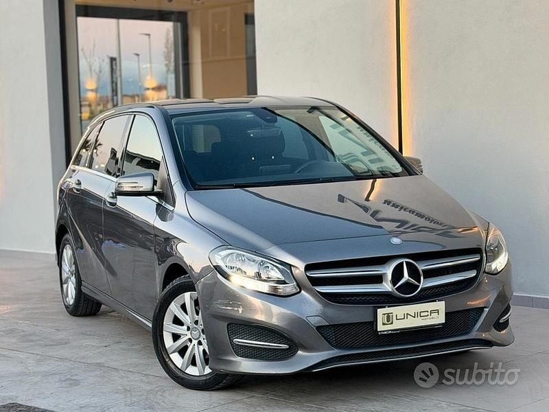 Usata Mercedes B180 Business 109 CV (80 kW) 2016 Grigio Monovolume