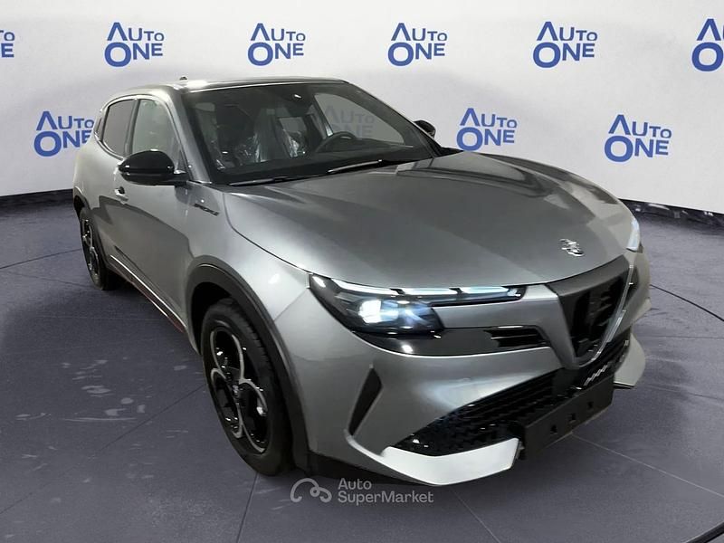Nuova Alfa Romeo Junior Edizione Speciale 145 CV (106 kW) 2025 Grigio SUV