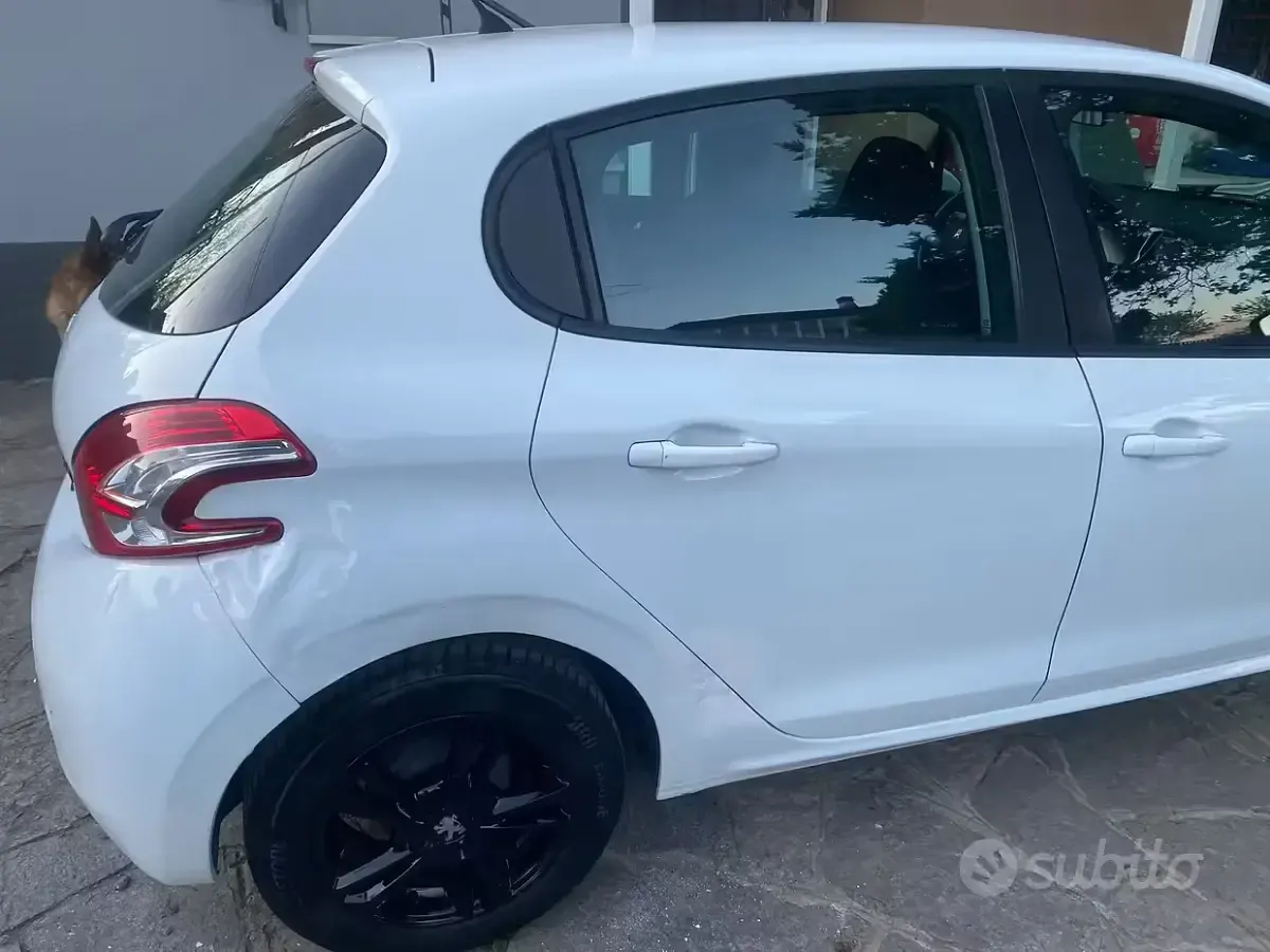 Usata Peugeot 208 68 CV (50 kW) 2013 Bianco Utilitaria
