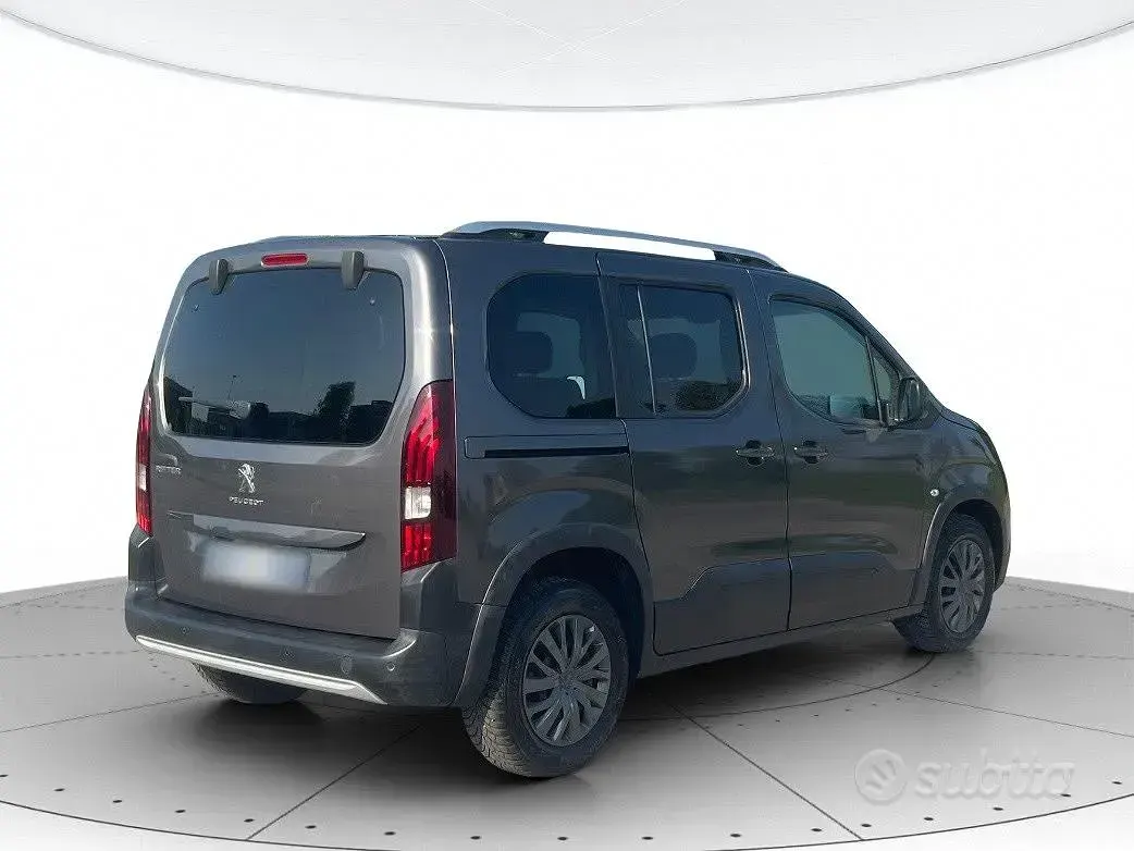 Usata Peugeot Rifter Allure 131 CV (96 kW) 2020 Grigio Monovolume