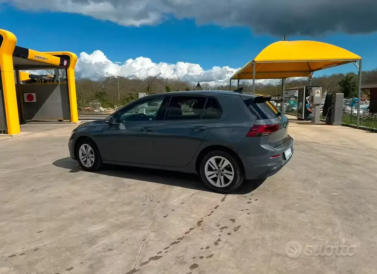 Usata VW Golf VIII 150 CV (110 kW) 2021 Berlina