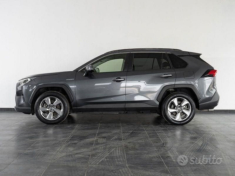 Usata Toyota RAV4 Hybrid Lounge 221 CV (162 kW) 2020 Grigio SUV