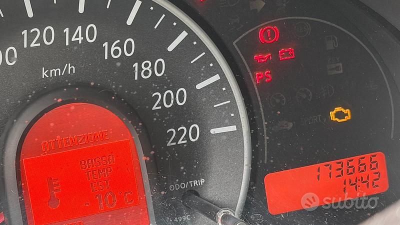 Usata Nissan Micra 2012 Nero Utilitaria