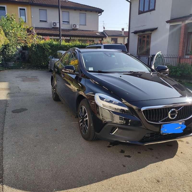 Usata Volvo V40 CC 120 CV (88 kW) 2017 Nero Station wagon