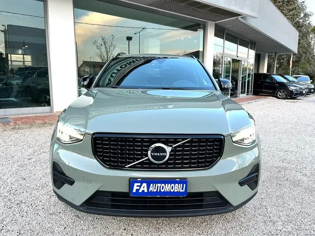 Usata Volvo XC40 Plus 179 CV (131 kW) 2023 Verde SUV