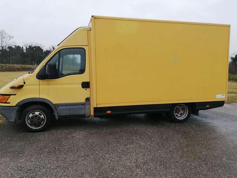 Giallo Usata 2004 Iveco Daily Furgone | 7500 € - Immagine 1/4