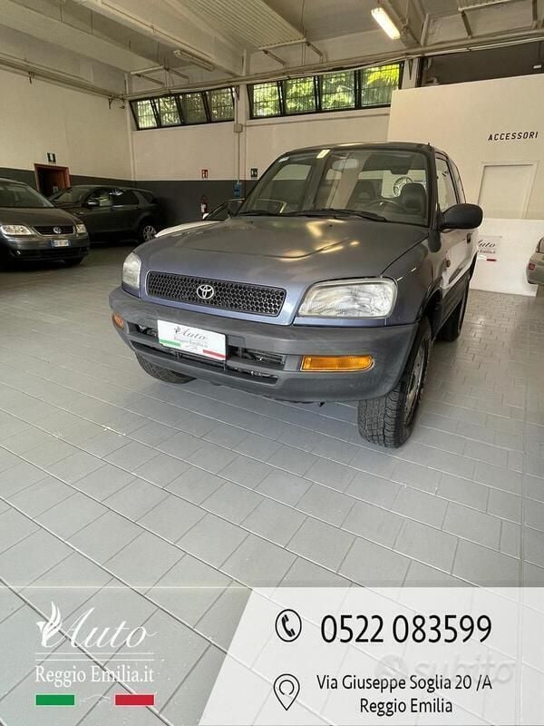 Grigio Usata 1997 Toyota RAV4 SUV | 7400 € (Buon prezzo) - Immagine 1/4