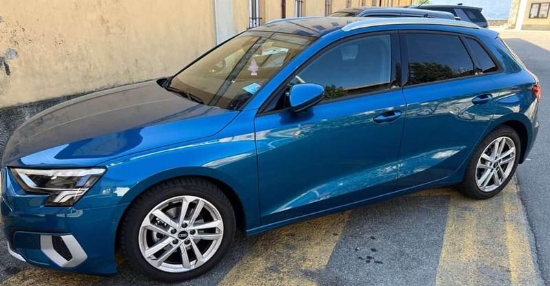 Blu/azzurro Usata 2021 Audi A3 Advanced Tre volumi | 23.990 € (Buon prezzo) - Immagine 1/4